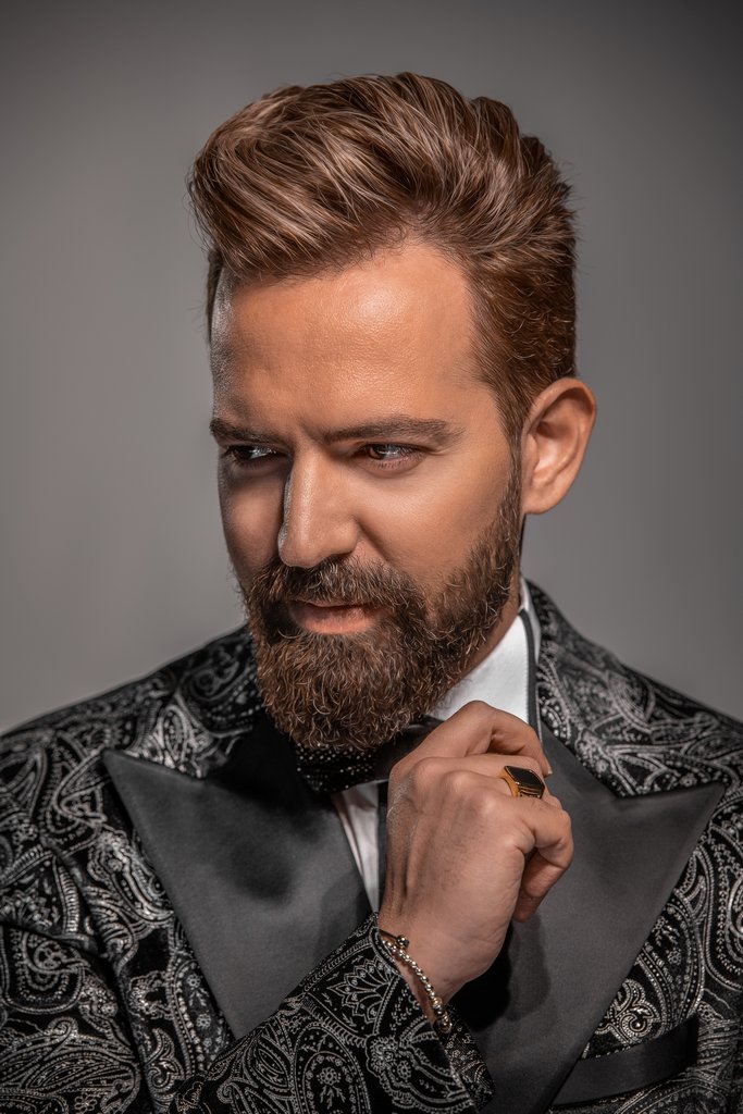 Professional portrait of Edvin Jones, Esq., experienced injury law lawyer at a top personal injury law firm in Las Vegas, dedicated to protecting clients’ rights and delivering justice.