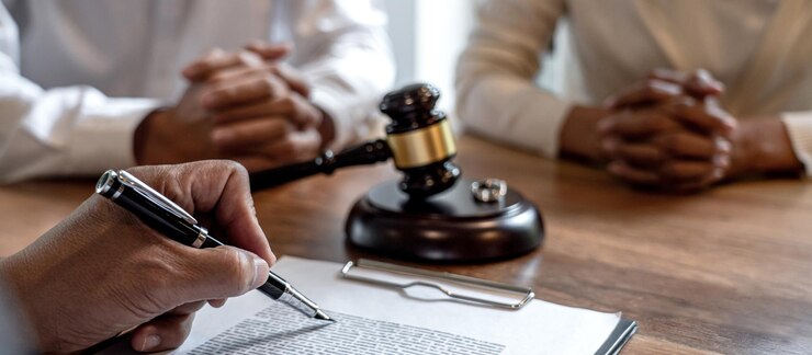 Injury lawyer Edvin Jones helping accident victim avoid common legal mistakes after an accident.